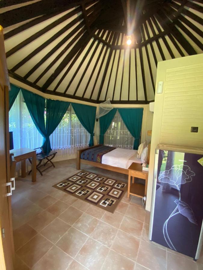 Jepara Marina Beach Bungalows Exterior photo
