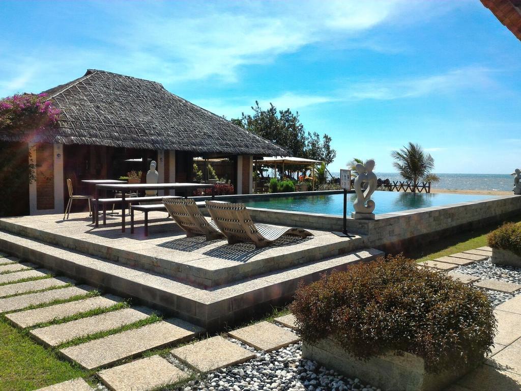 Jepara Marina Beach Bungalows Exterior photo