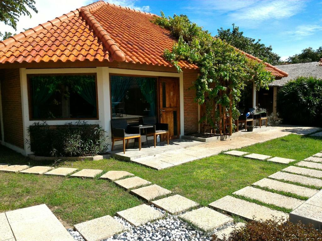 Jepara Marina Beach Bungalows Exterior photo